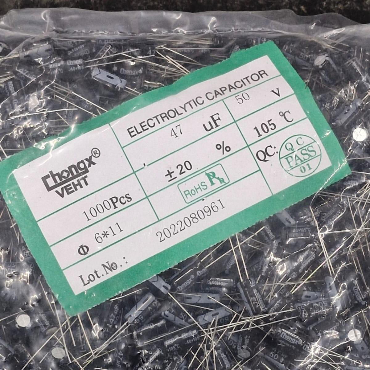 Kit com 1.000x Capacitor Eletrolítico 47uF 50V 6x11mm 105C Chongx - Imagem 3