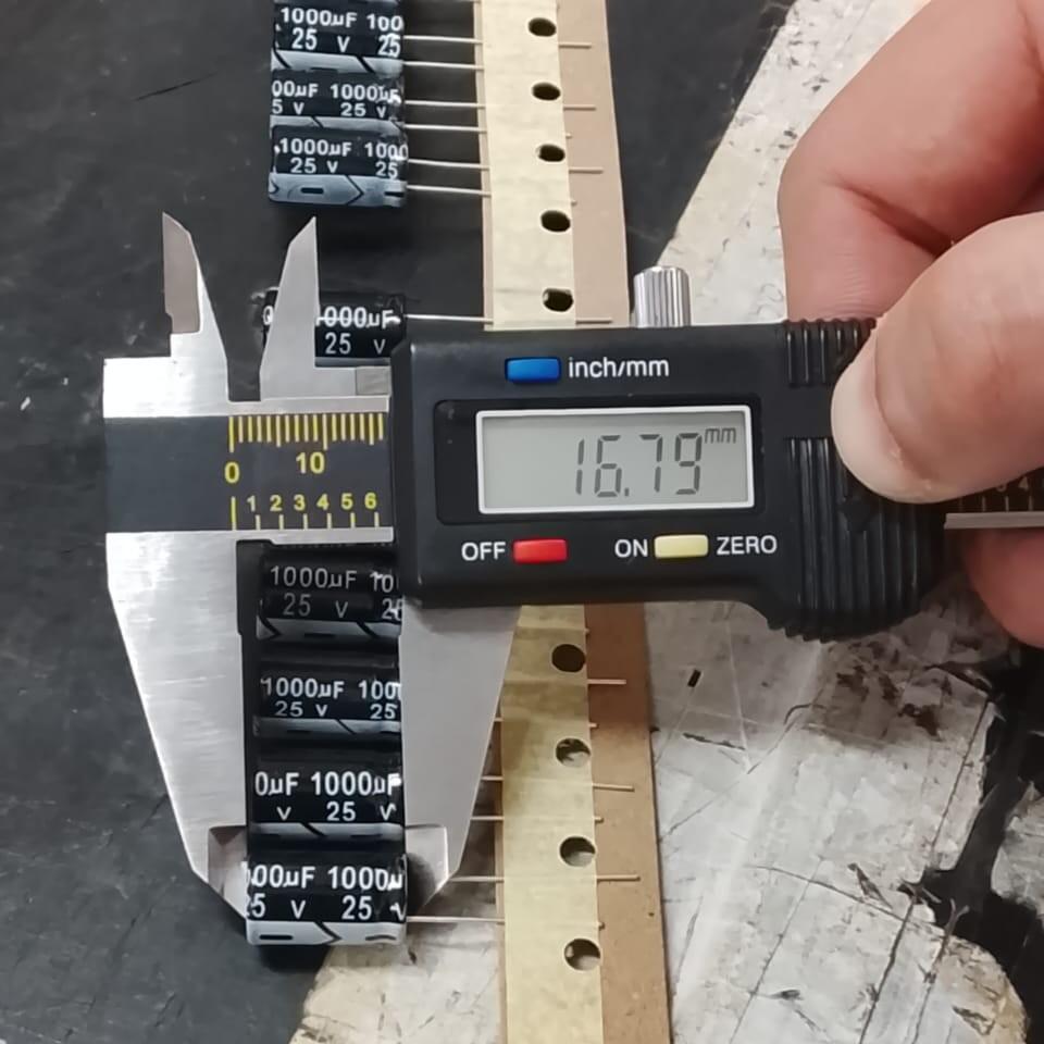 Kit com 650x Capacitor Eletrolítico 1000uF 25V 105C 10x17mm Fitado - Imagem 4